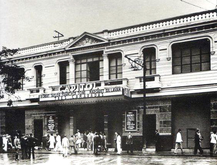 En el centro de la ciudad en los años 50 fue emblemático el Cine Capitolio. La foto data de 1957