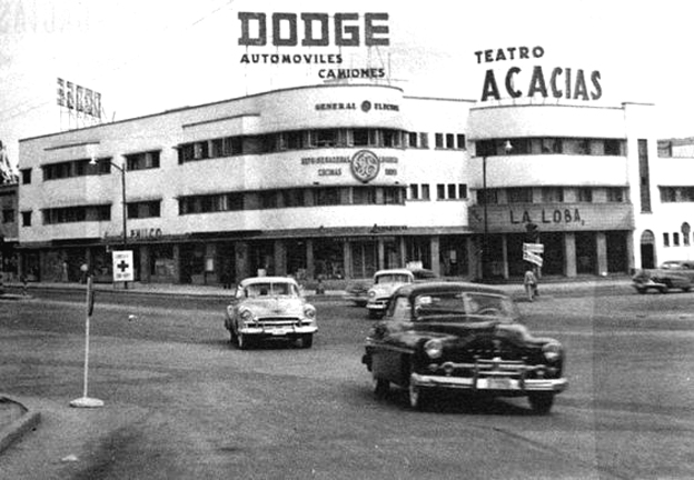 El Teatro Las Acacias, en la esquina del mismo nombre, en Sábana Grande, fue el gran atractivo de gran atractivo en 1950 para los caraqueños