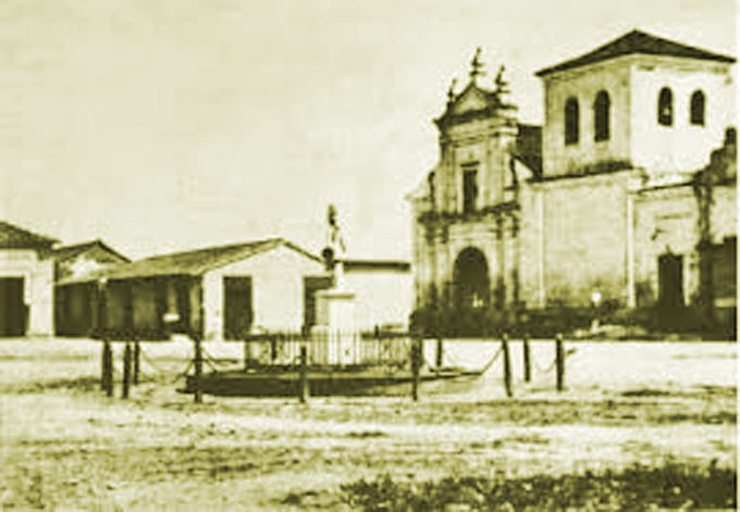 Fachada y Campanario de la Ermita o Templo de San Pablo, construido en 1580 y demolido en 1880. En primer plano se ve la que era la Plaza de San Pablo.