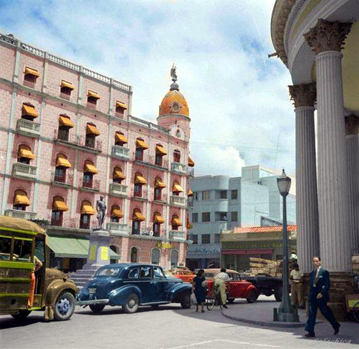 Una bonita foto de la fachada del Hotel Majetic, en la Caracas de los años 40